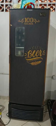 Combo cervejeira e um freezer
