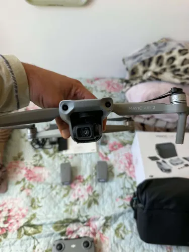 Kit Drone dji air 2 com controle e 2 baterias precisa de reparo no guimbal
