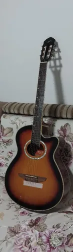 Vendo um violão