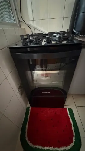 Vendo fogão com apenas 1 ano e meio de uso ,com depurador .