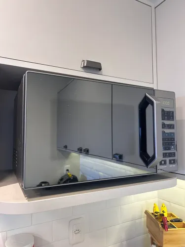 Micro-ondas Midea 27 litros prata porta espelhada