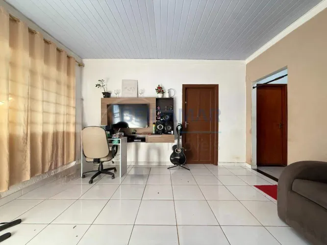 Casa de 2 Quartos, Copa e 3 Vagas (Com 2 Casas de Apoio nos Fundos) QND 20, Taguatinga No