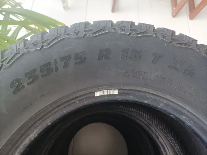 Pneus 235/75 R15 Semperit (Continental)