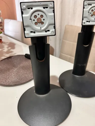 Suporte de monitor regulável