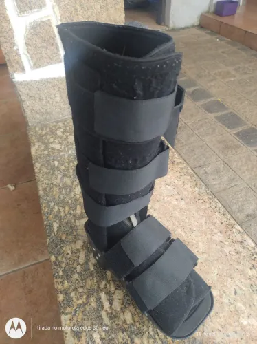 Bota imobilizadora semi-nova