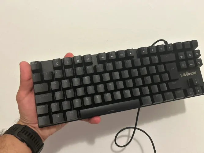 Teclado mecânico vermelho
