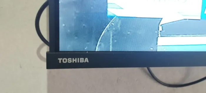 VENDO UMA TV 43 POL SMART MARCA TOSHIBA 