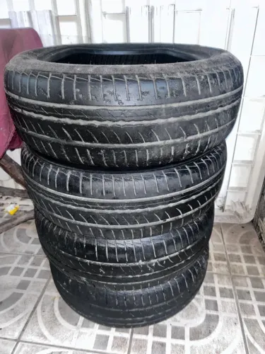 Vendo 4 pneus Pirelli