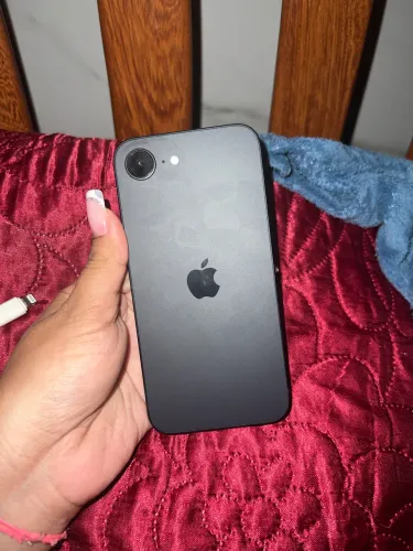 iPhone 16e