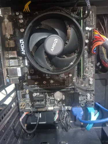 Kit placa mãe Gigabyte GA-A320M-H c/ processador Rzyen 5 3400G c/ 8gb ram e cooler.