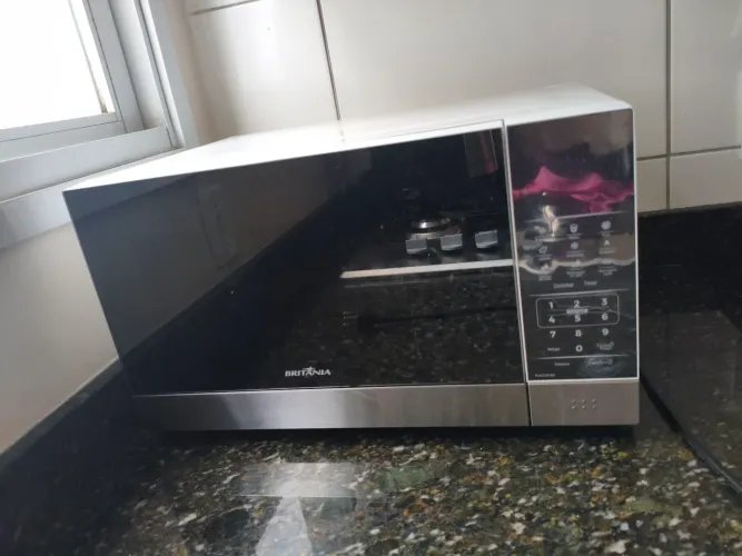 Microondas Britânia 28 litros