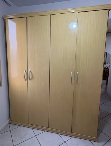 Guarda-roupas 4 portas casal- já desmontado- mede 2,32 x 52 x 1,85