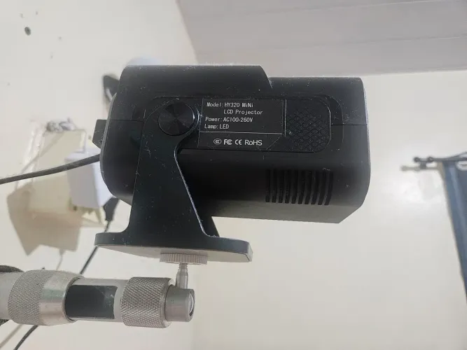 Kit Projetor + Tela 100" Retrátil