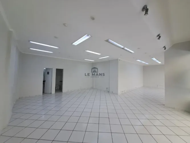 Salão para alugar no Ed Racz Center, bairro Cidade Alta em Piracicaba - SP