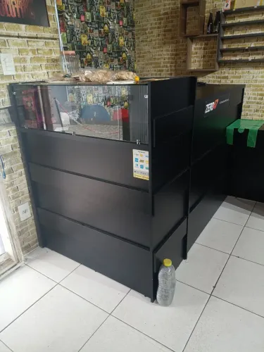 Balcão caixa com baleiro de vidro 