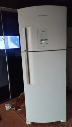 Vendo geladeira Frost Free Brastemp 442 litros gelando muito bem entrego