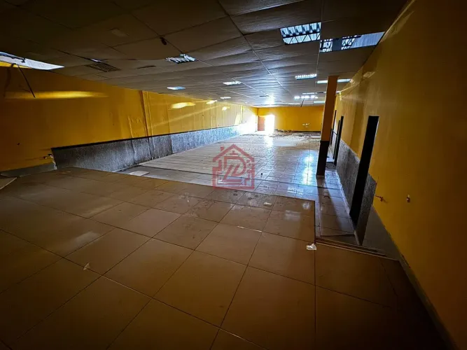 Loja/Salão para Alugar no Centro de Macaé, 900m², 4 Banheiros