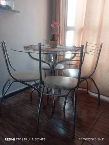 Mesa de vidro com 4 cadeiras Carraro