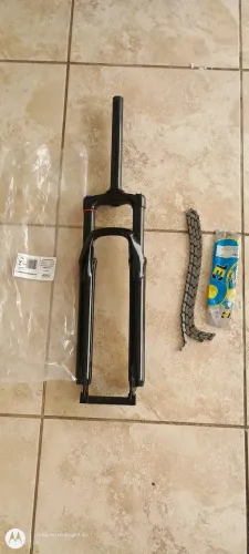 Vende se um amortecedor aro 26, e uma corrente.