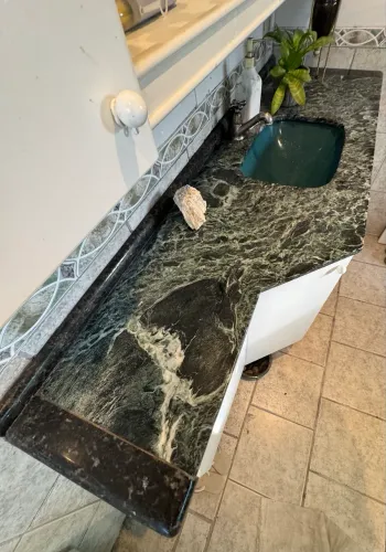 Bancada em granito verde