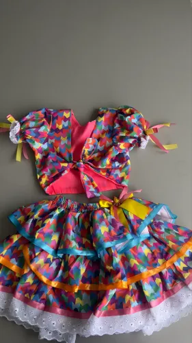 Fantasia junina infantil