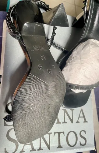 Sandália preta nova 