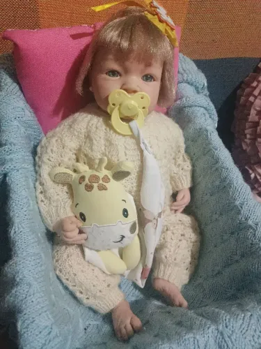 Boneca linda tipo reborn mais naninha e chupeta