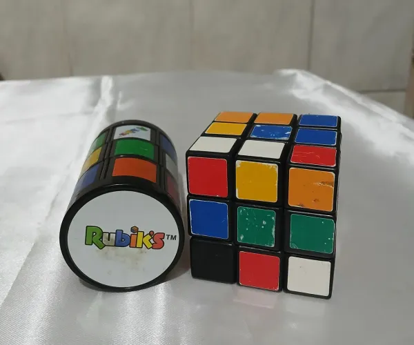 Cubo mágico trik/trik e cilindro Rubiks usado