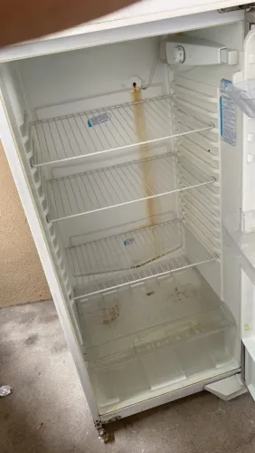 Geladeira duas portas a retirar