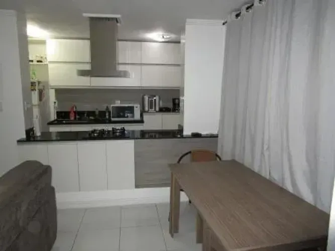 Apartamento todo reformado e mobiliado de 02 quartos em Icaraí!
