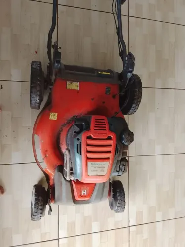 Maquina de corta grama Husqvarna