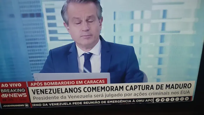 SMART TV LED AOC (3 LINHAS HORIZONTAIS)NÃO INTERFERE NADA TODOS APLICATIVOS OK PETRÓPOLIS 
