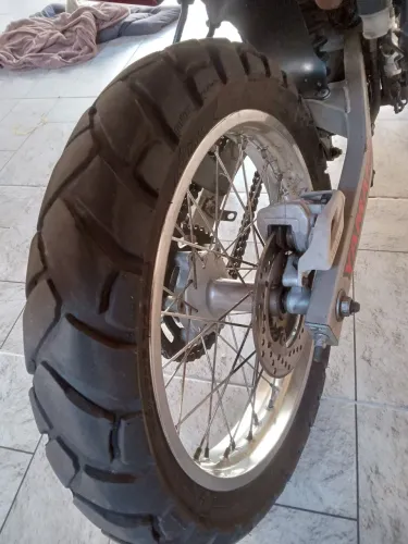 Lander xtz 250 moto muito conservada tá tudo no meu nome certinho só transferir