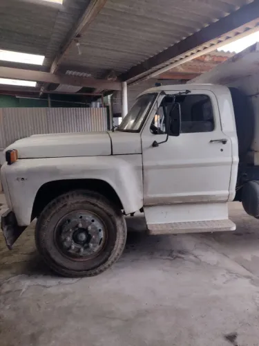 Caminhão Ford 11.000