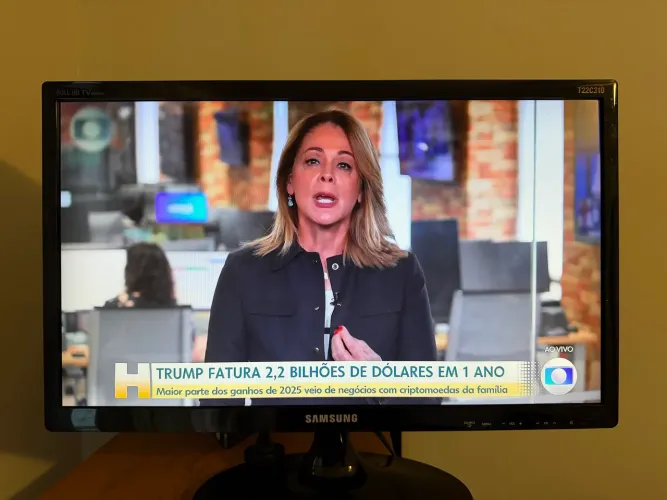 Vendo Monitor TV Samsung LED 22? Full HD, modelo T22C310LB, funcionando perfeitamente.
