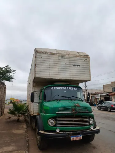 MB 1113 Baú 10,50m + chapéu