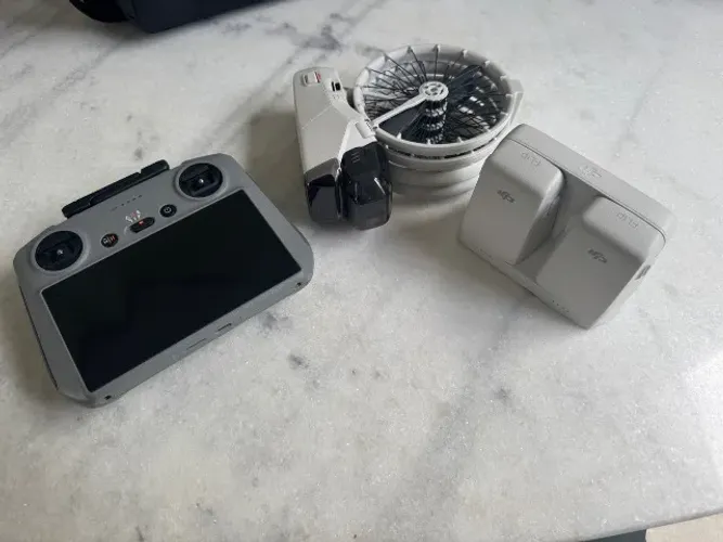 DJI Flip - Fly More Combo | Controle com Tela