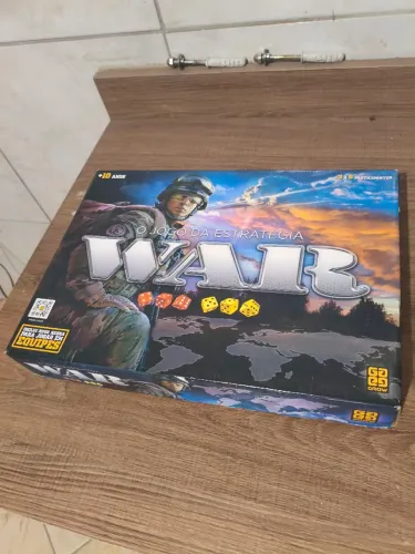 Jogo de tabuleiro WAR em perfeito estado