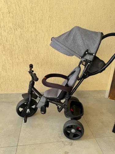 Triciclo infantil 2 em 1 giratório 360 graus Kiddo cor cinza