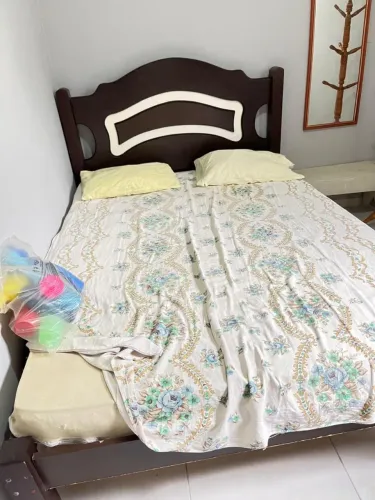 Cama de casa ,sofá, gabinete armário de parede ,cama de solteiro  e jogo de sofá 