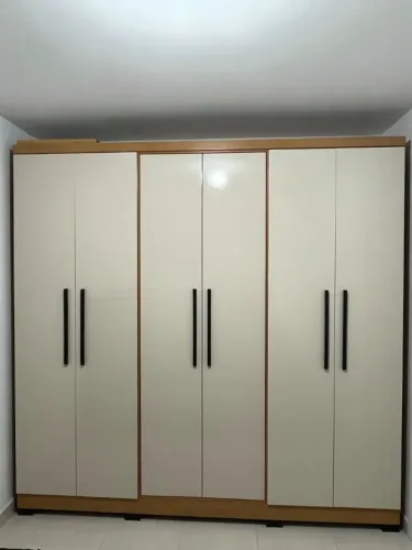 Guarda roupa de casal, 6 portas e 4 gavetas (ótimo estado/não entrego)