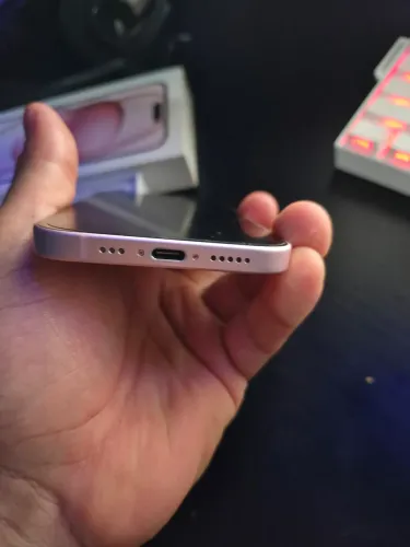 iPhone 15 impecável
