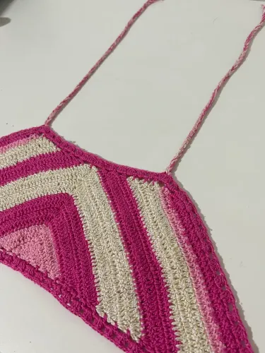 top cropped croche rosa e branco