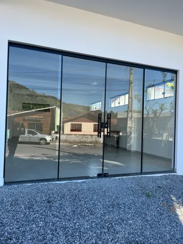 Aluga-se sala comercial