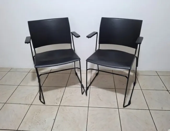 Cadeira fixa no polipropileno (Valor individual)