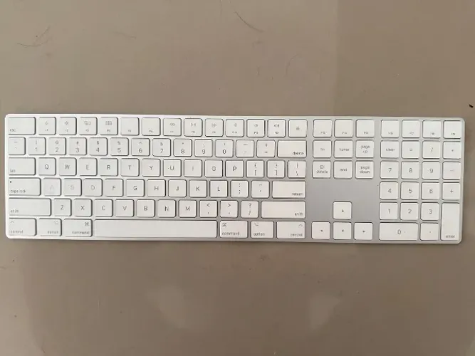 Teclado Apple Magic Keyboard Numeric A1843 Branco - DETALHE