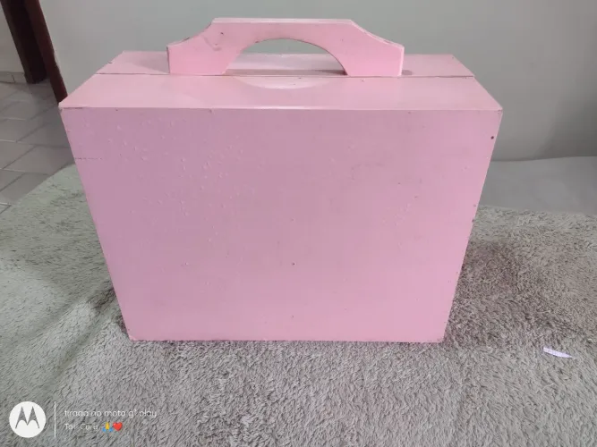 Vendo lindo armário guarda-roupa antigo de bonecas maleta em madeira rosa 
