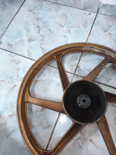 Roda Traseira Scud Liga Leve 6 Pontas Dourada - Titan / Fan 150
