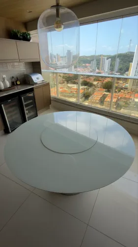 Mesa Redonda 1,50m em Madeira Maciça Laqueada com Centro Giratório