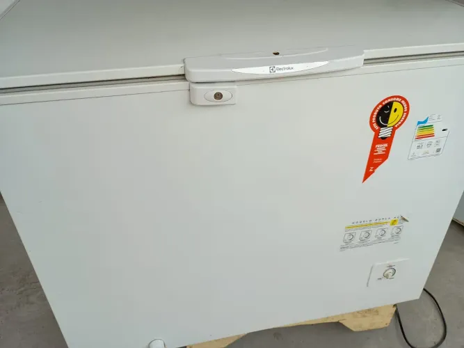 Freezer H330 Eletrolux Perfeito funcionamento